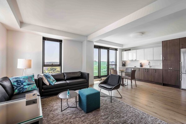 Unclassified image, 1 of 11, button