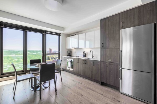 Fridge, microwave, stovetop, dishwasher