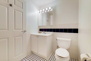 Hair dryer - Hoboken Studio with a Quick Commute to Manhattan (Hoboken)