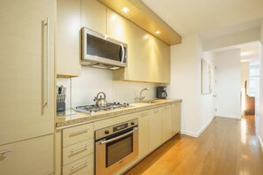 Coffee/tea maker, fridge, microwave, oven