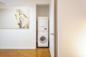 Interior - Upscale Studio in the Heart of Times Square (New York)