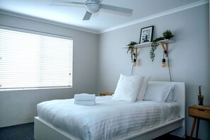 2 Schlafzimmer, Schreibtisch, Bügeleisen/Bügelbrett, WLAN