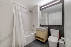 Hair dryer - Luxurious One Bedroom in High Rise Above (New York)