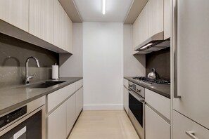 Unclassified image, 4 of 8, button