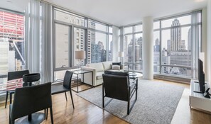 Interior - Luxury One Bed In Midtown West with  Amenities (New York)