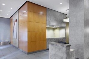 Lobby - Gorgeous One Bed in Midtown West Manhattan (New York)