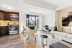 TV - Luxury Two Bed With Private Balcony on the UES (New York)