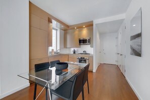 Unclassified image, 3 of 11, button