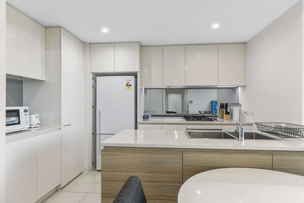Fridge, microwave, oven, stovetop
