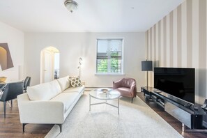 Unclassified image, 2 of 10, button