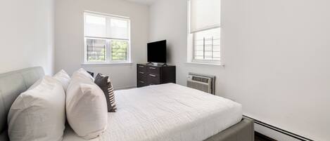 1 bedroom, iron/ironing board, free WiFi