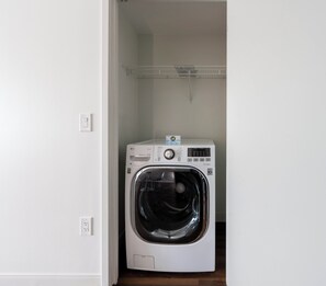Interior - Modern & Sleek One-Bedroom in Kendall Square (Cambridge)
