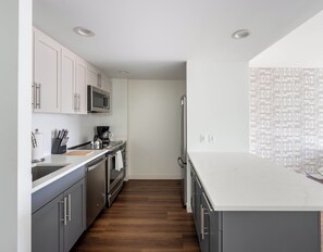 Coffee/tea maker, fridge, microwave, oven
