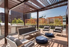 Terrace/patio - Modern & Sleek One-Bedroom in Kendall Square (Cambridge)