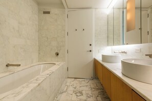 Unclassified image, 5 of 9, button