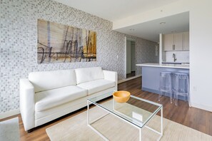 Unclassified image, 3 of 8, button