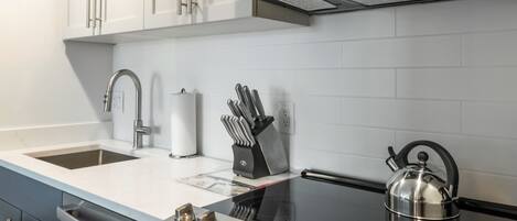 冰箱、微波炉、烤箱、炉灶