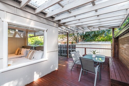 StayAU 4BRM Charming Modern Home in Mt Colah