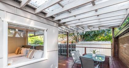 StayAU 4BRM Charming Modern Home in Mt Colah