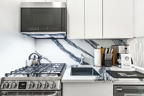 Private kitchen - Live Local | Chelsea | Pet-Friendly & W/D (New York)