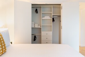 1 bedroom, iron/ironing board, free WiFi, bed sheets - Contemporary One-Bedroom Apartment in Brooklyn Hei (Brooklyn)