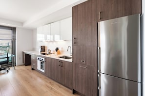 Geladeira, micro-ondas, fogão, cooktop