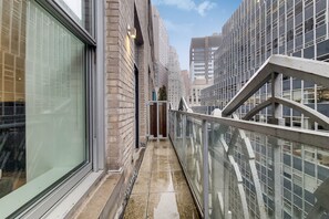 Unclassified image, 3 of 8, button