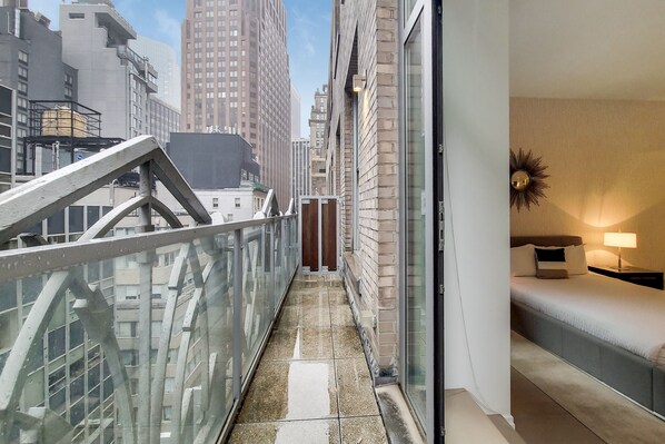 Unclassified image, 1 of 8, button