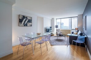 Unclassified image, 2 of 11, button