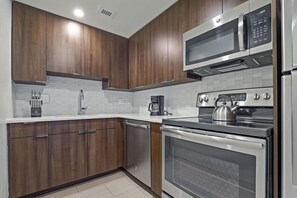 Unclassified image, 4 of 9, button