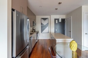 Unclassified image, 5 of 9, button