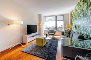 TV - Modern and Spacious One Bedroom In Seaport (Boston)