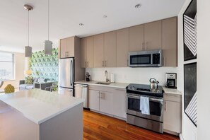 Unclassified image, 2 of 9, button