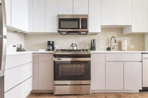 Fridge, microwave, oven, stovetop - Contemporary One Bedroom in Downtown White Plains (White Plains)