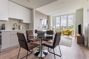 Interior - Contemporary One Bedroom in Downtown White Plains (White Plains)