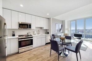 Fridge, microwave, stovetop, dishwasher