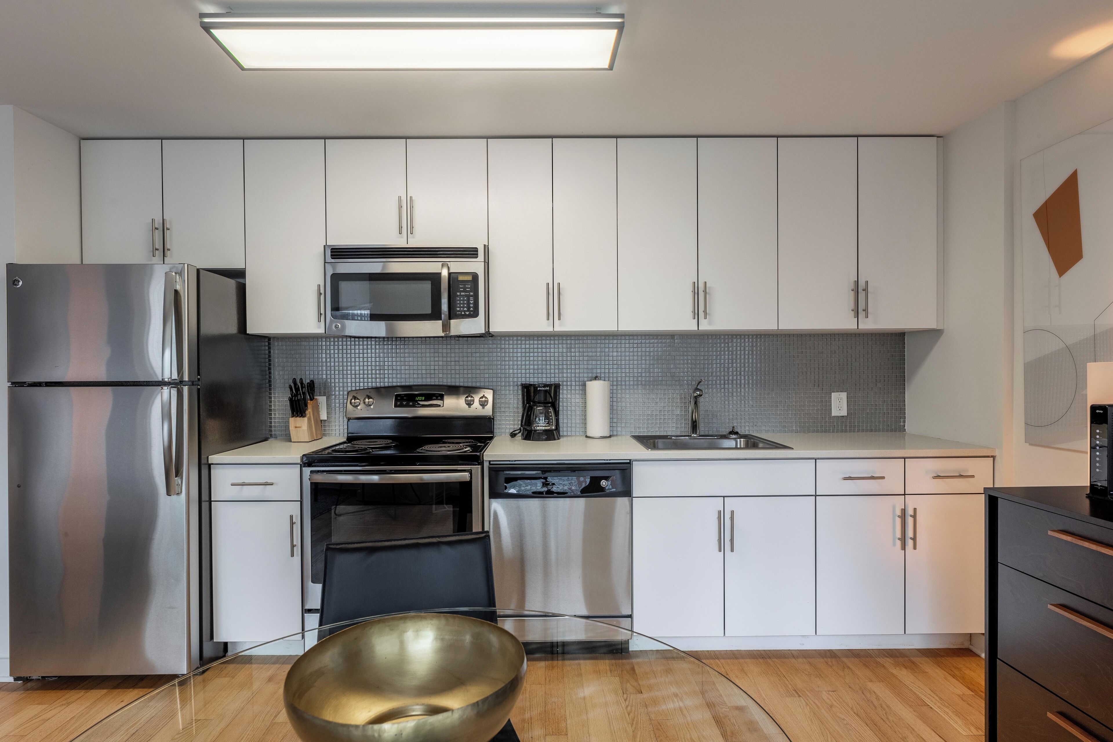 Kühlschrank, Mikrowelle, Ofen, Herdplatte