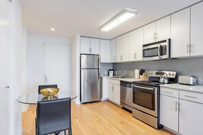 Unclassified image, 3 of 6, button - Contemporary Studio in Jersey City Near Manhattan (Jersey City)