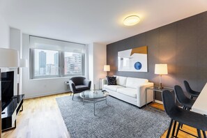 TV - Luxury Jersey City One Bedroom Near Manhattan (Jersey City)