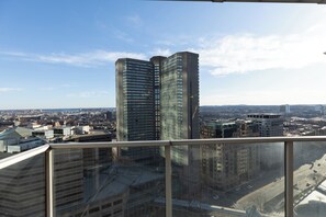 Luokittelematon kuva, 4 kautta 16, painike