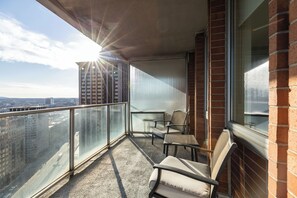 Luokittelematon kuva, 5 kautta 16, painike