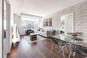 Unclassified image, 4 of 10, button