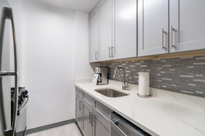 Fridge, microwave, stovetop, dishwasher