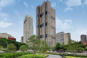 Unclassified image, 4 of 8, button