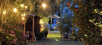 Artist Hideaway ~ Unique and Artistically designed studio  on 1 acre