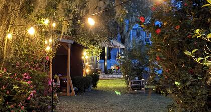 Artist Hideaway ~ Unique and Artistically designed studio on 1 acre