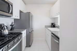 Refrigerador, microondas, parrilla de estufa y lavavajillas 