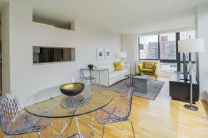 Unclassified image, 2 of 12, button