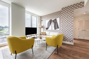 Unclassified image, 3 of 12, button