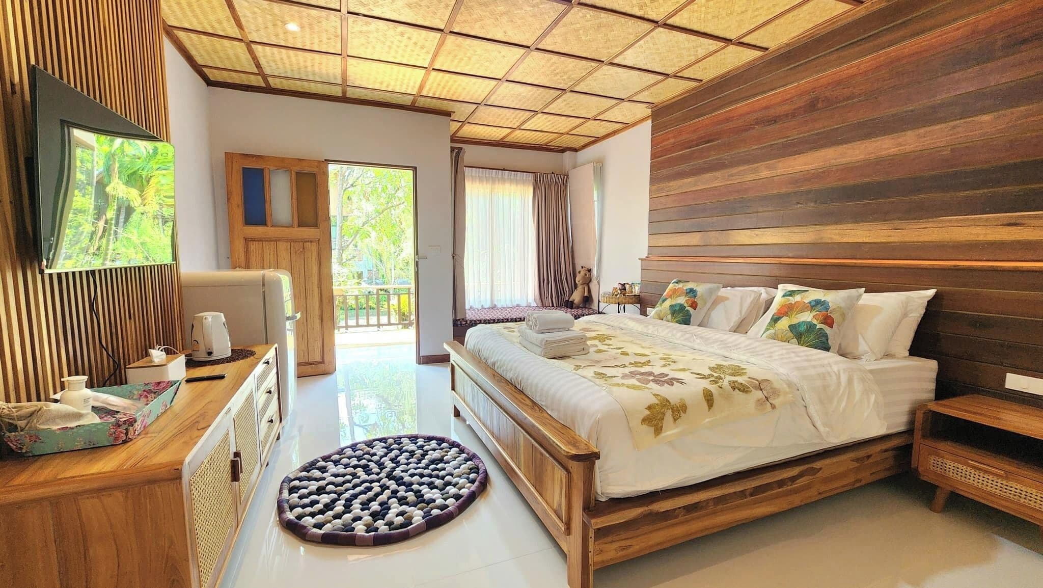 Junior House, Lanai, Park View | Free WiFi